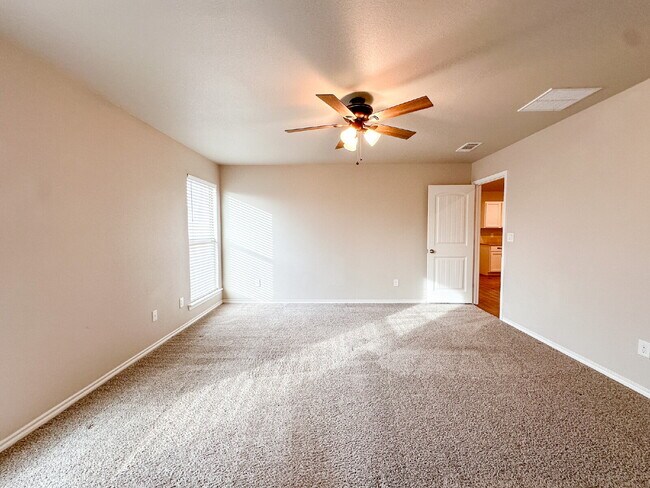 Building Photo - 3/2/2 Home in Windstone!