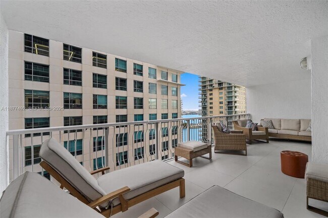 Building Photo - 1200 Brickell Bay Dr