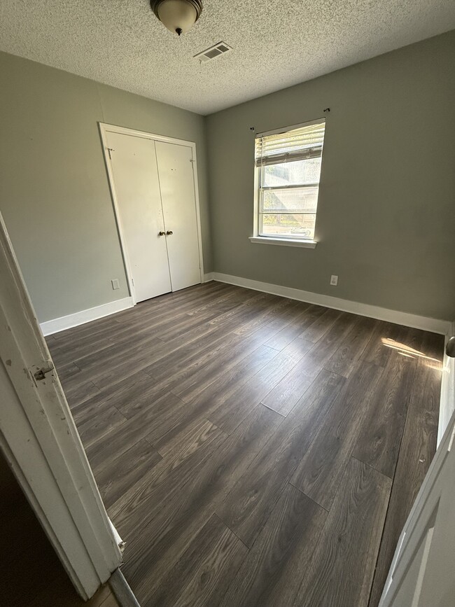 Building Photo - 133 Center St