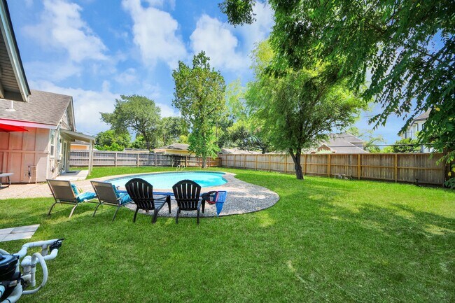 Building Photo - 5139 Beechnut St