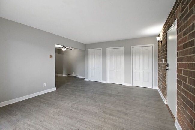 Building Photo - 1409 E Chicago St