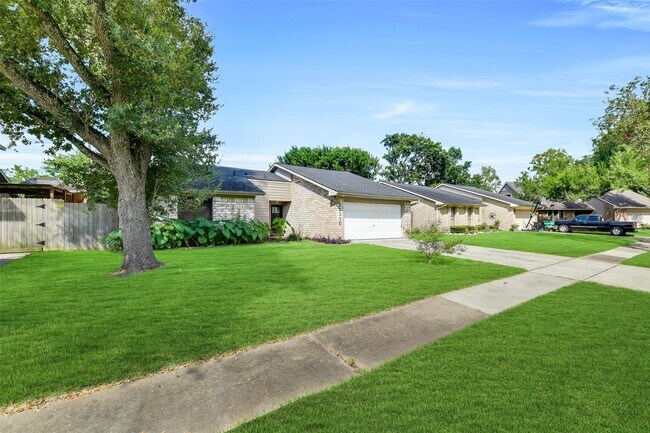 Building Photo - 11110 Sagecountry Dr