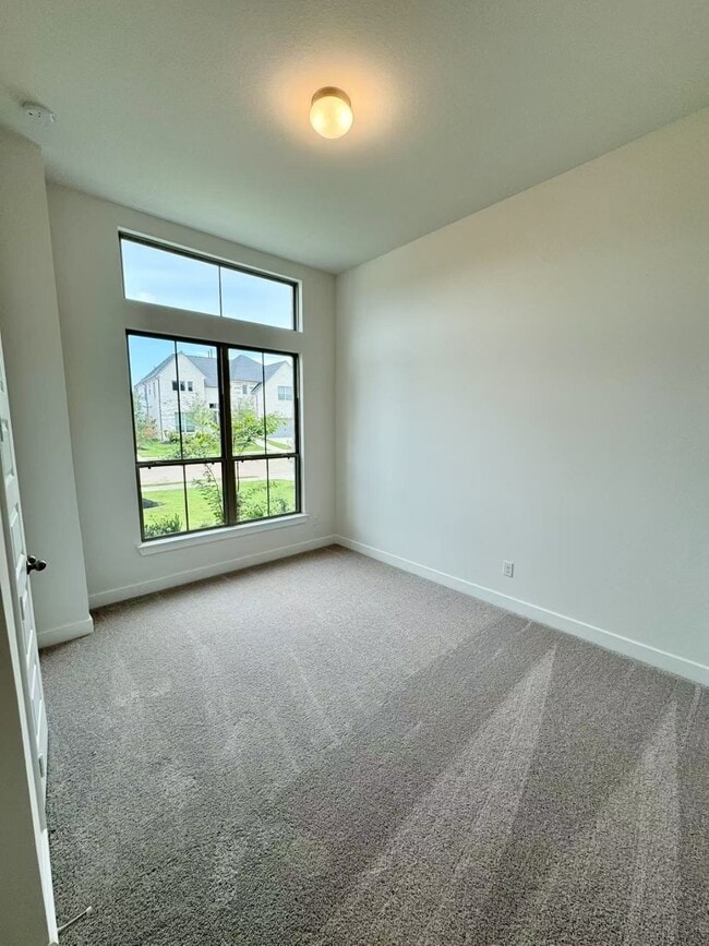 Building Photo - 31019 Sun Vly Dr