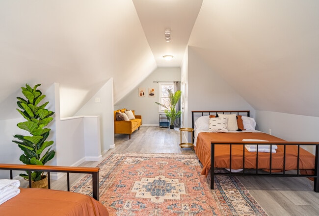 Building Photo - 701 S 18th St