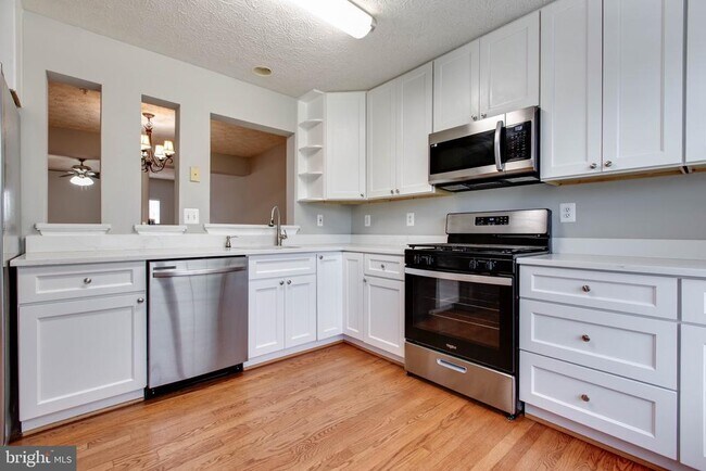 Building Photo - 3318 Hibiscus Ct