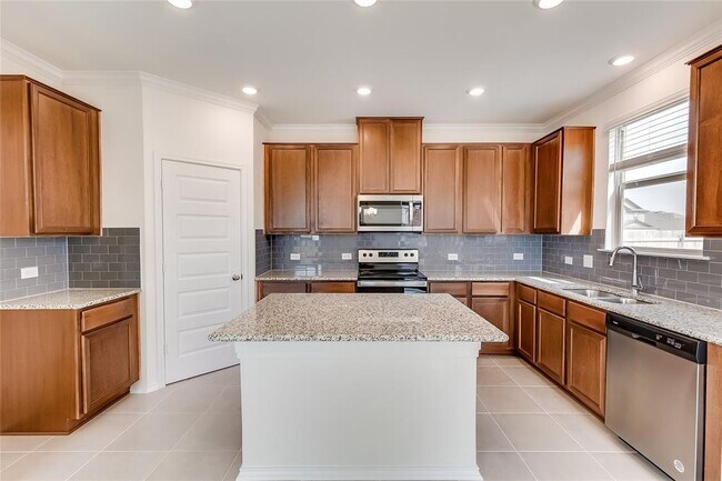 Building Photo - 105 Clematis Ct