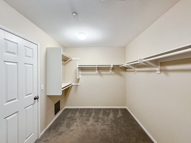 Building Photo - Bright & Spacious 3B/3BA Home with Communi...