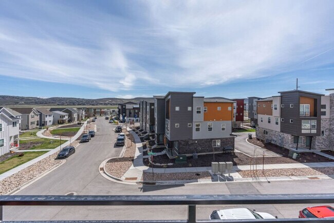 Building Photo - 6831 Silver Creek Dr