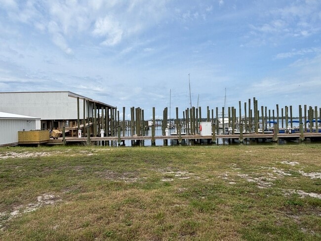 Building Photo - Sun Harbor