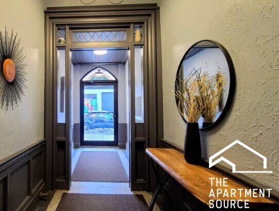 Building Photo - 818 W Diversey Pkwy