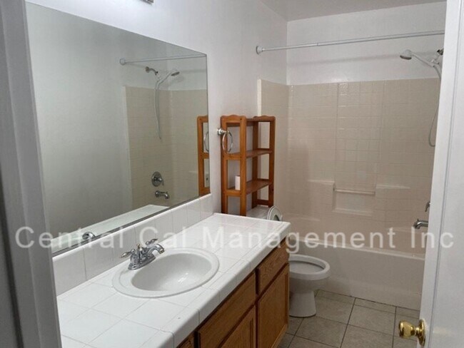Building Photo - 5 Bedroom, 2 Bath Home in Desired Northwest - $2895 Per Month!