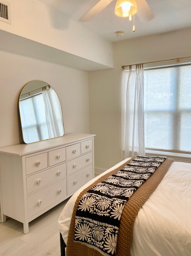 Building Photo - 304 E South St