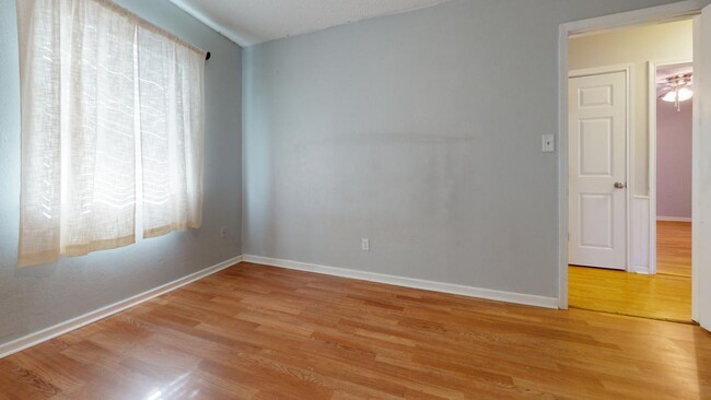 Building Photo - 1604 SE Jarman Ave