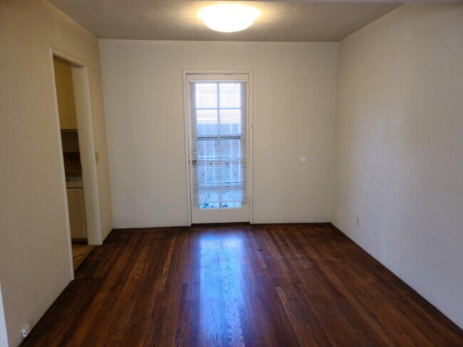 Building Photo - 523 Matadero Ave