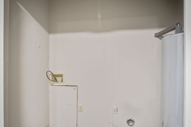 Building Photo - 9621 N Cardinal Dr
