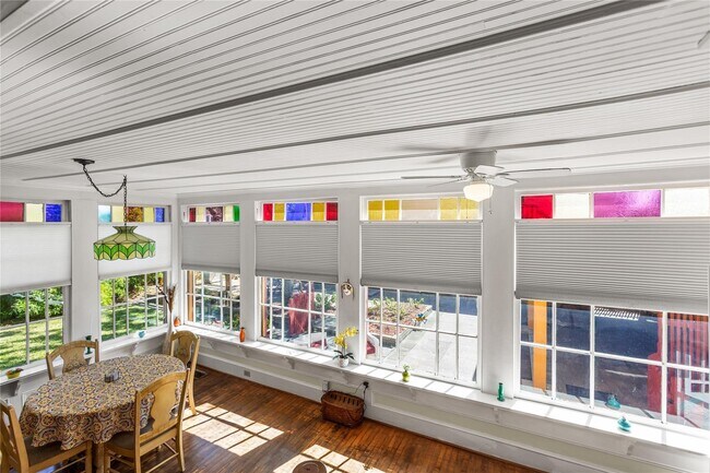 Building Photo - 2927 Bernardo De Galvez Ave