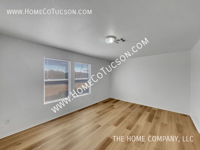 Building Photo - 1542 E Melridge St