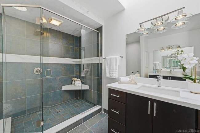 Building Photo - 867 Hollyhock Ct