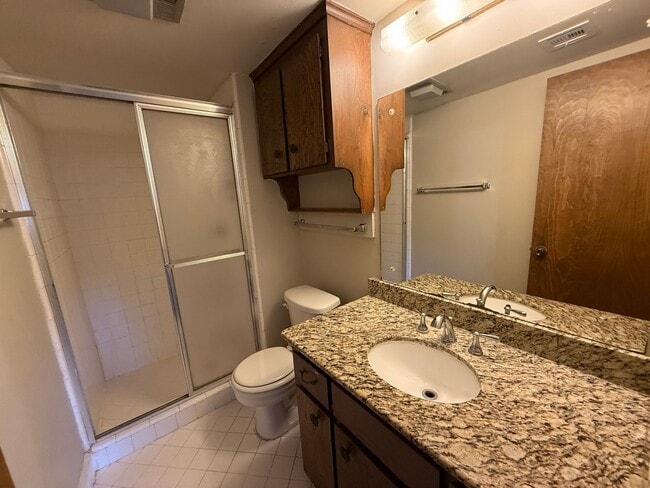 Building Photo - Three bedroom duplex with vinyl flooring. ...