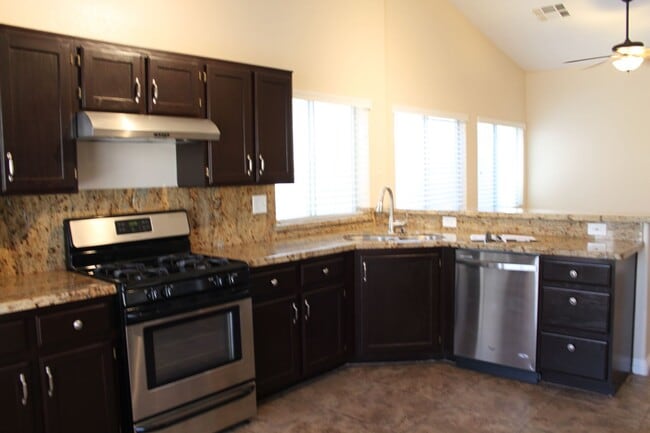 Building Photo - Great 1 story home, 3brs, 2bth, 2cg, RV Gate