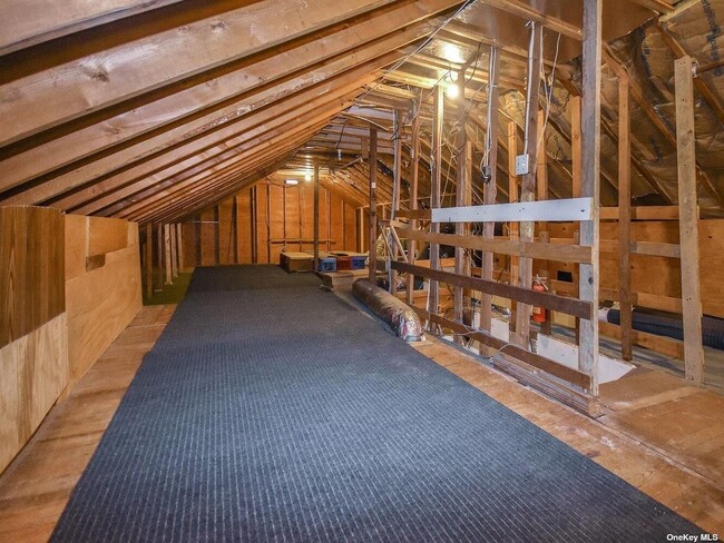 Building Photo - 39 Graywood Rd