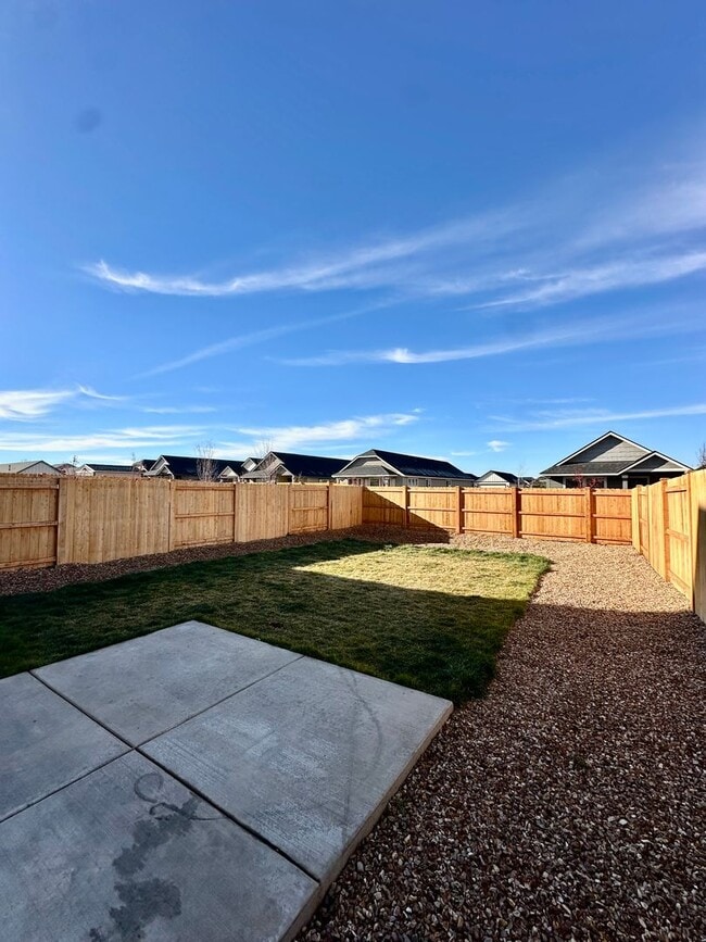 Building Photo - Bright & Modern in NW Redmond
