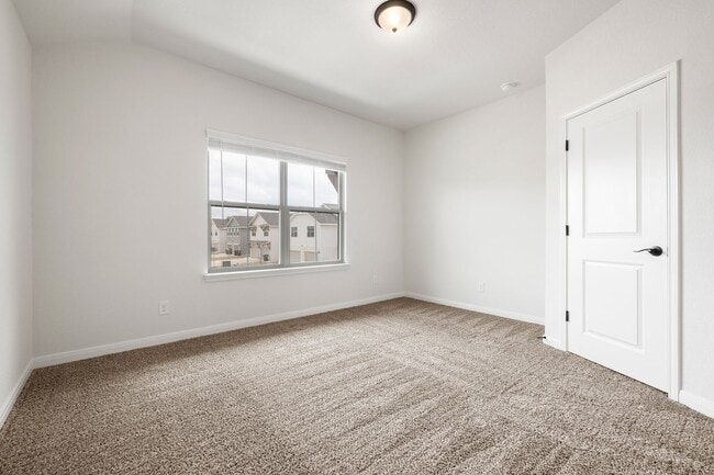 Building Photo - Like-New 3BR Duplex in Gated Community w/ Parks, Granite Kitchen & Private Yard