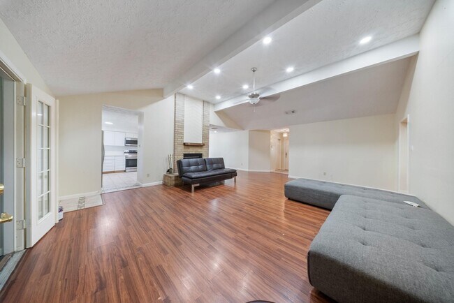 Building Photo - 15738 Tammany Ln