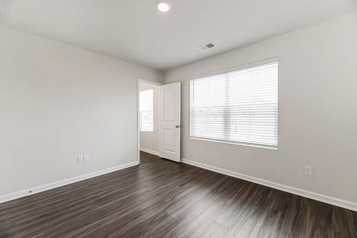 Building Photo - 105 Percheron Dr