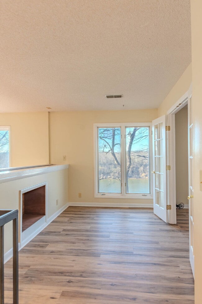 Building Photo - River View, Very Private Home!