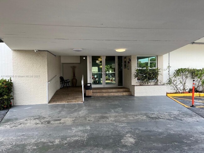 Building Photo - 13155 Ixora Ct