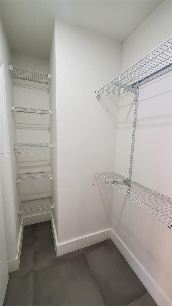 Building Photo - 510 NE 66th St