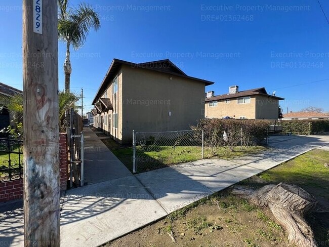Primary Photo - 2 bedroom, 1.5 bathroom townhouse.