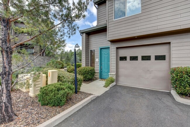 Building Photo - Beautiful 3 Bed, 2 Bath Condo on the Hassaympa Golf Course!