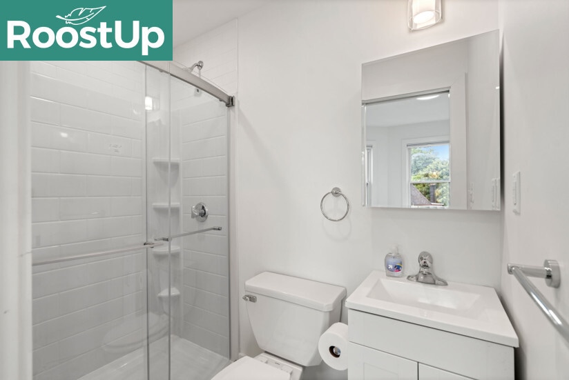 Building Photo - Furnished private bedroom with private ensuite bath