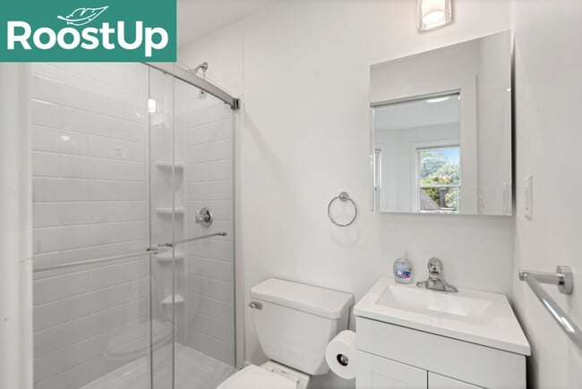 Building Photo - Furnished private bedroom with private ensuite bath