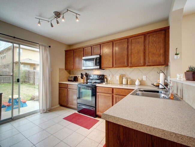 Building Photo - 3420 Bach Dr