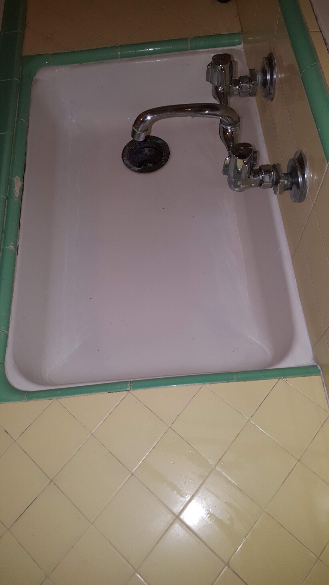 Building Photo - 627 Rose Ave