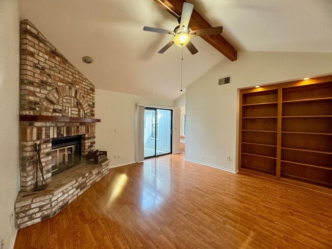 Building Photo - Adorable Home Available Now in Davis!