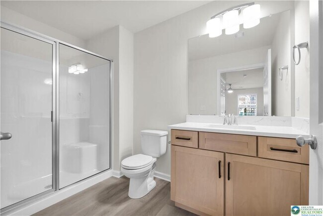 Building Photo - 1513 Maple St