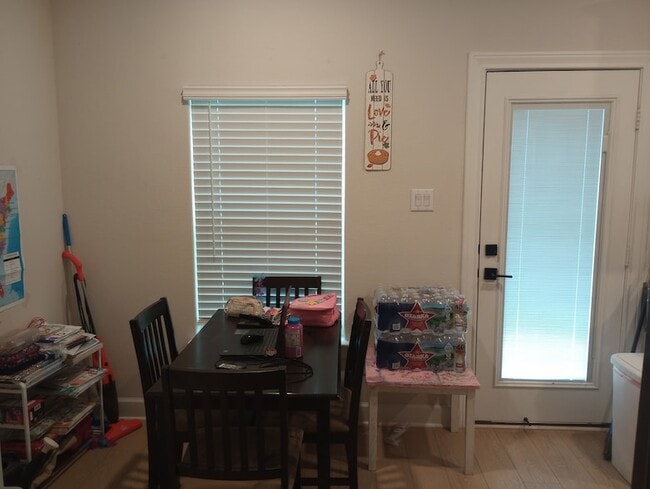 Building Photo - 1328 Windermere Wy