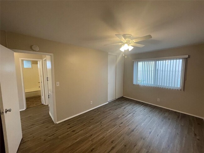 Building Photo - 355 S Aspan Ave