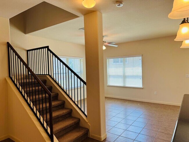 Building Photo - 1620 Bryant Dr