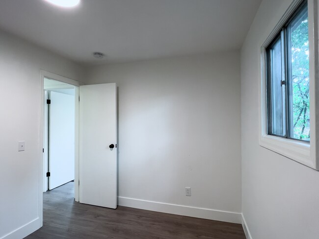 Building Photo - Charming Renovated Ranch 3 Bed + 2 Bath House! Washer & Dryer! Located in Portland's SE Brooklyn ...