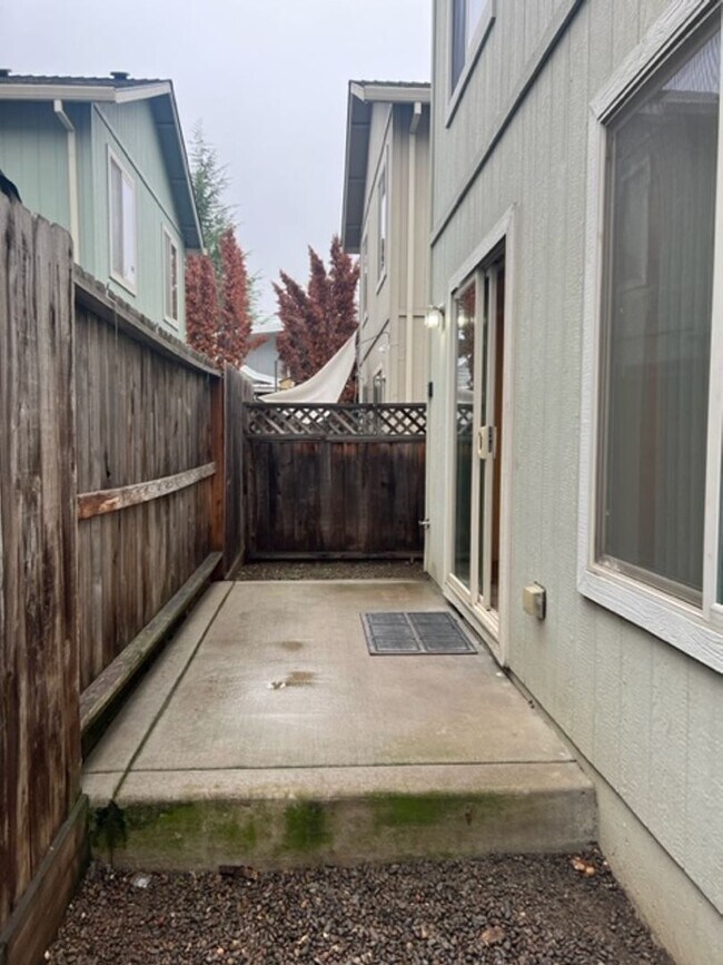 Building Photo - 1297 Clearsprings Dr