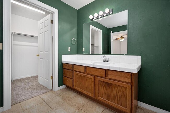 Building Photo - 336 Lariat Cir