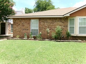 Building Photo - 3015 Oak Ridge Pl