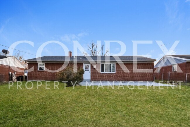 Building Photo - 3 Bedroom with GREAT updates