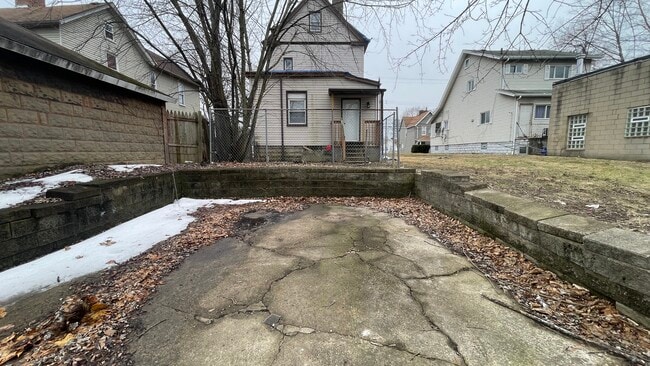 Building Photo - 2311 Grandview Ave