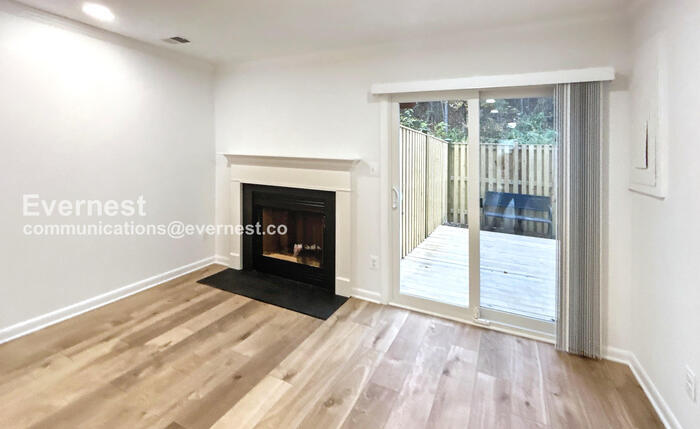 Building Photo - 16318 Taconic Cir